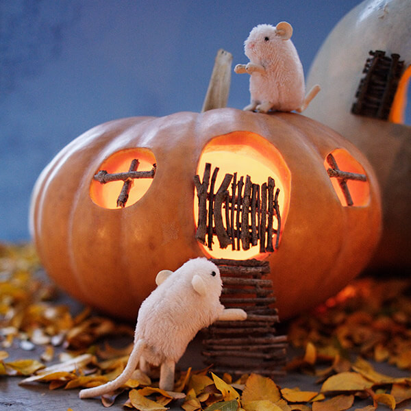 Haunted mouse house pumpkin 600x600