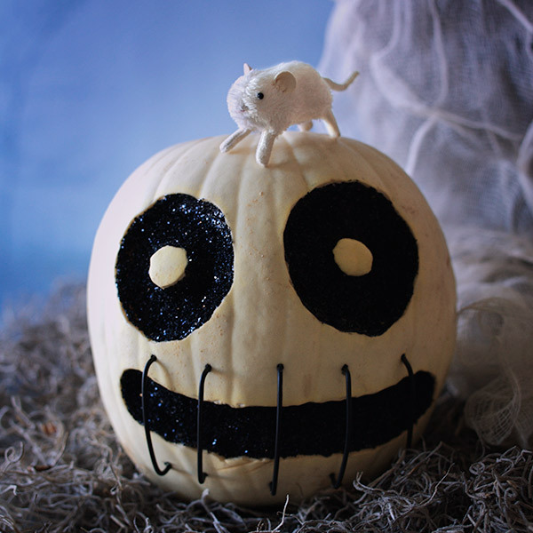 Skully in stiches 600x600