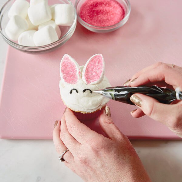 Bunny Cupcakes 6 Make face