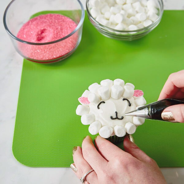 Lamb Cupcakes 6 Make face