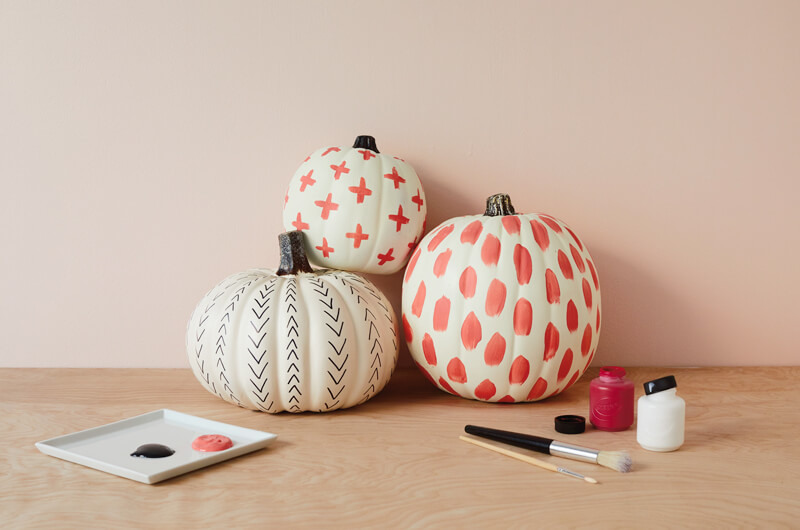 Easy Painted Pumpkin Ideas Kids And Parents Will Love Hallmark Canada   PaintedPumpkins InFeed 5 