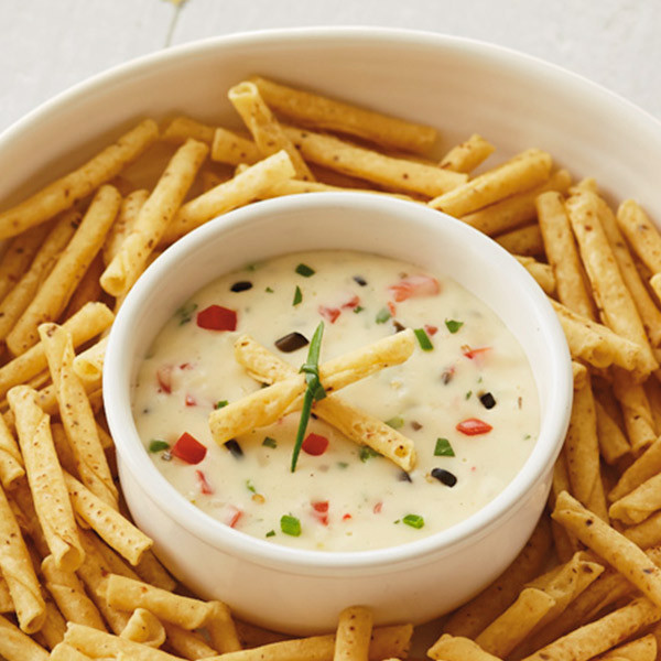 Queso Blanco Dip loma and Chips 600