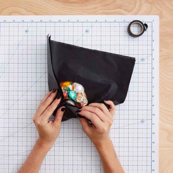 15729 Tissue Paper Halloween Treats Cat 3