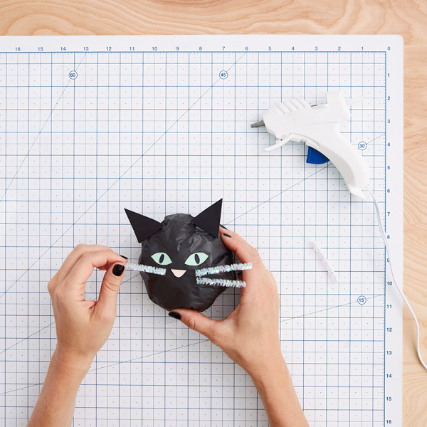 15729 Tissue Paper Halloween Treats Cat 6