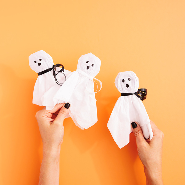 15729 Tissue Paper Halloween Treats Ghost 1
