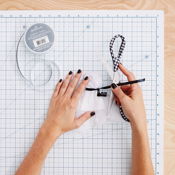 15729 Tissue Paper Halloween Treats Ghost 6